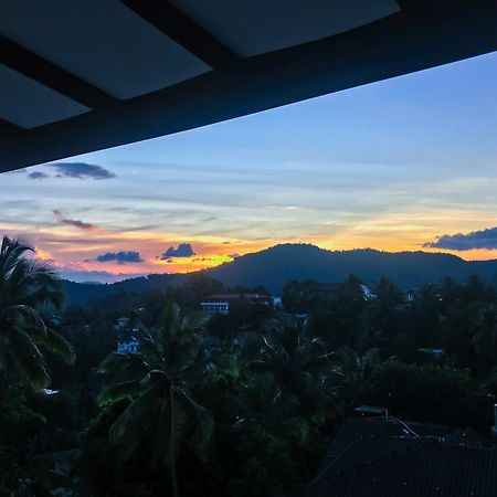 Saru Holiday Apartment - Upto 6 Guests Kandy Luaran gambar