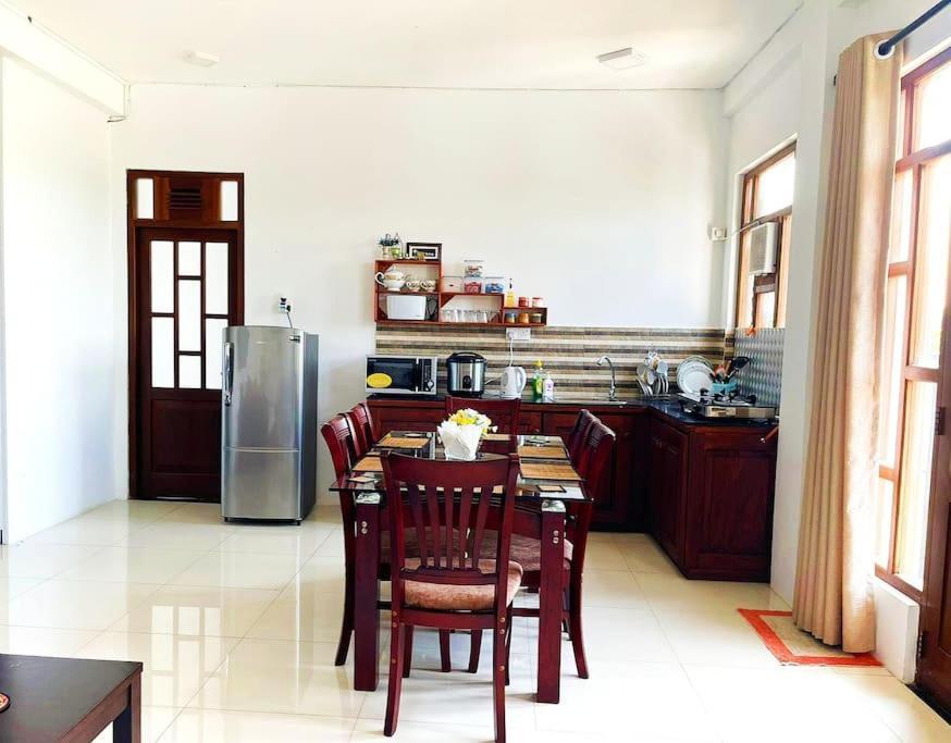 Saru Holiday Apartment - Upto 6 Guests Kandy Luaran gambar
