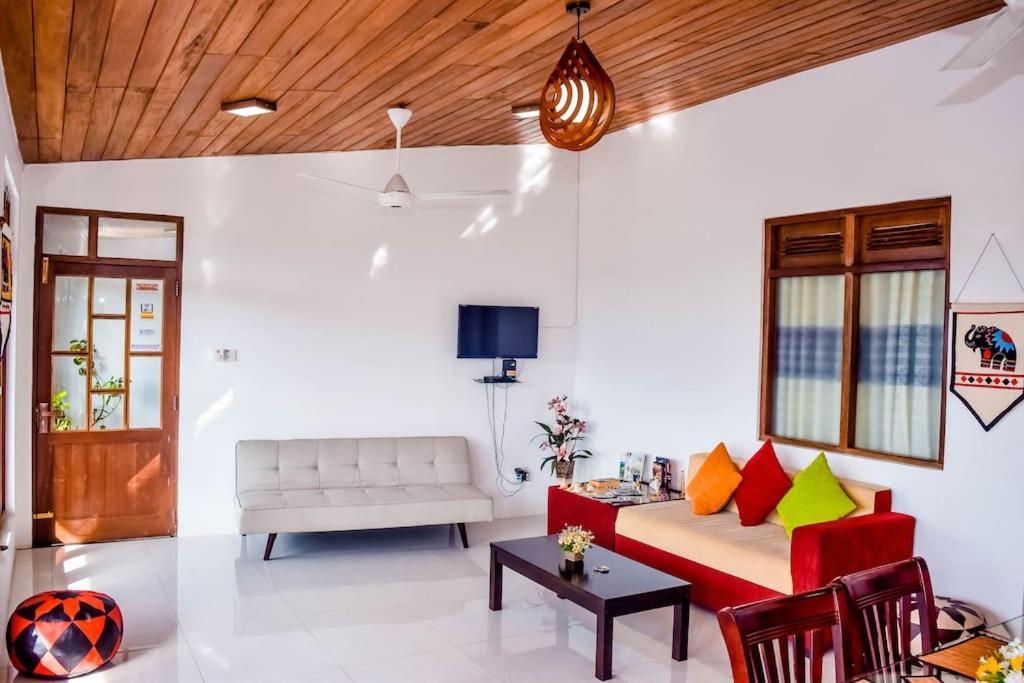 Saru Holiday Apartment - Upto 6 Guests Kandy Luaran gambar