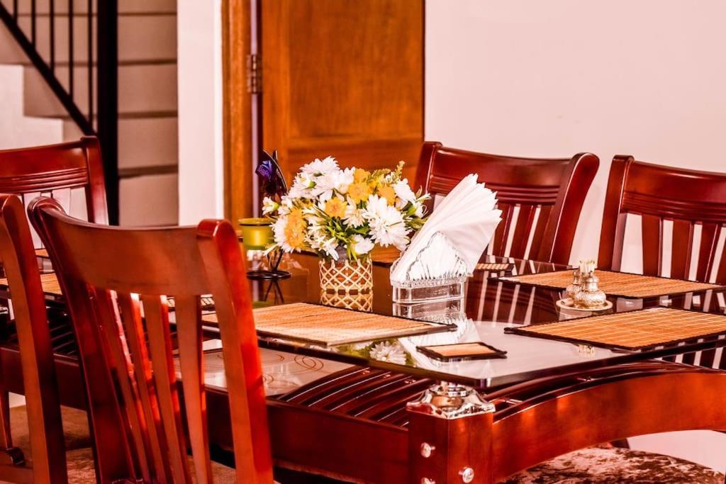 Saru Holiday Apartment - Upto 6 Guests Kandy Luaran gambar