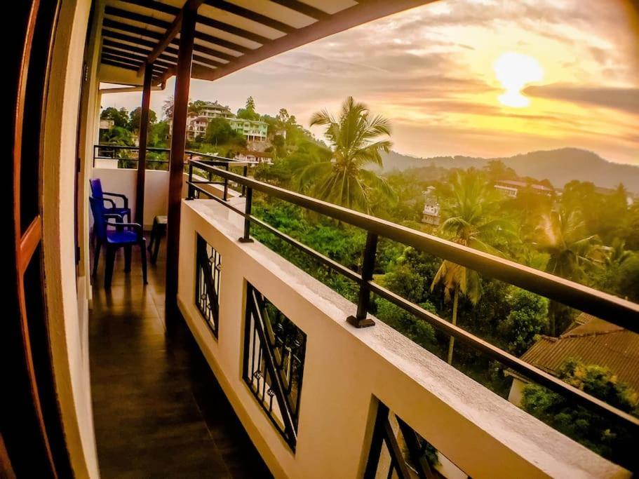 Saru Holiday Apartment - Upto 6 Guests Kandy Luaran gambar