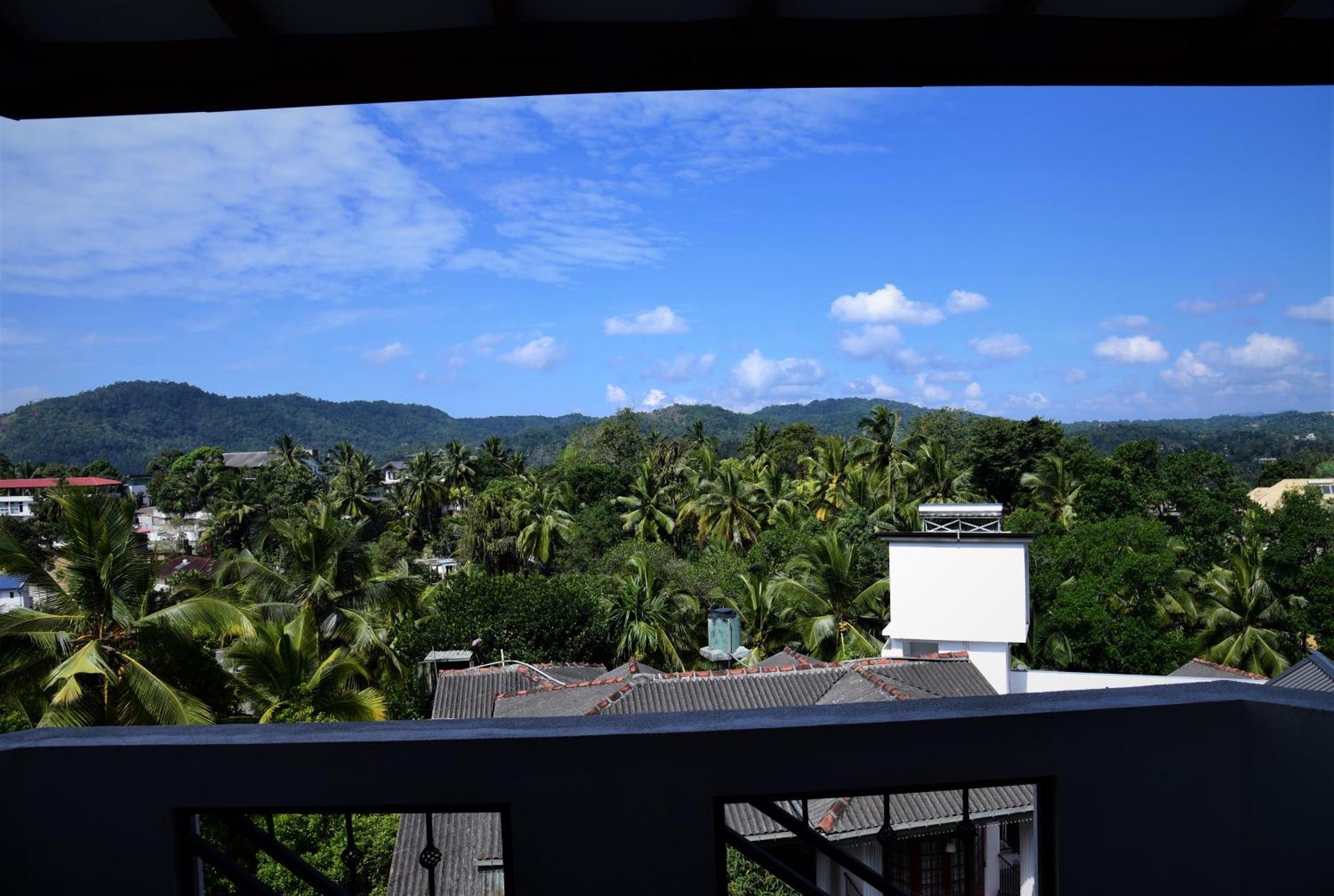Saru Holiday Apartment - Upto 6 Guests Kandy Luaran gambar